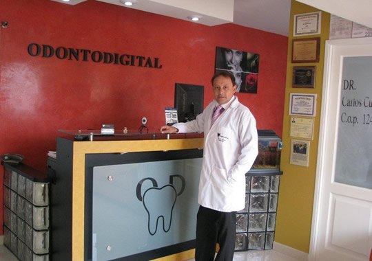 Dr. Carlos Cueva León